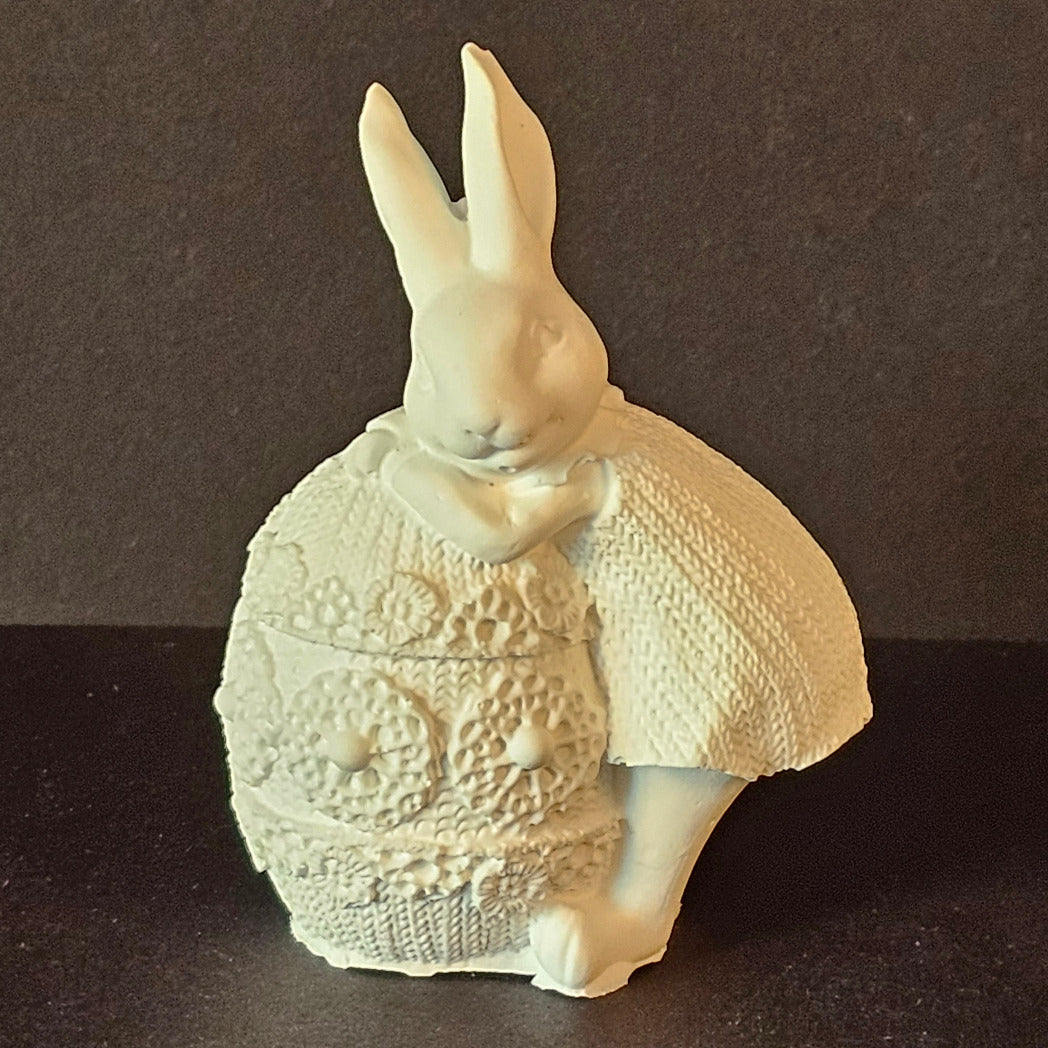 Silikonform: Hase im Strickkleid auf einem Ei, drei Dekore