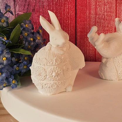 Silikonform: Hase im Strickkleid auf einem Ei, drei Dekore