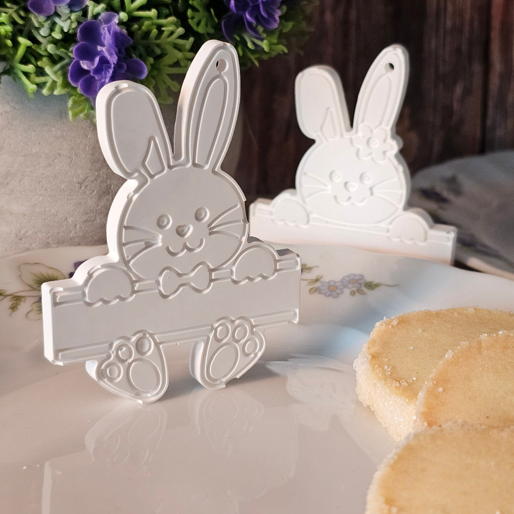 Silikonform: Anhänger "Hase mit Schild", 2er Set